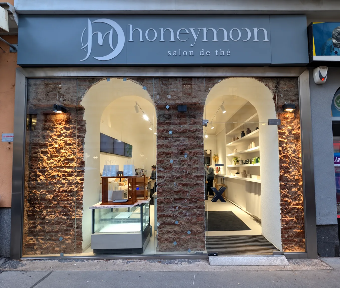 Ladenfront des Honeymoon salon de thé in der Zieglergasse 2
